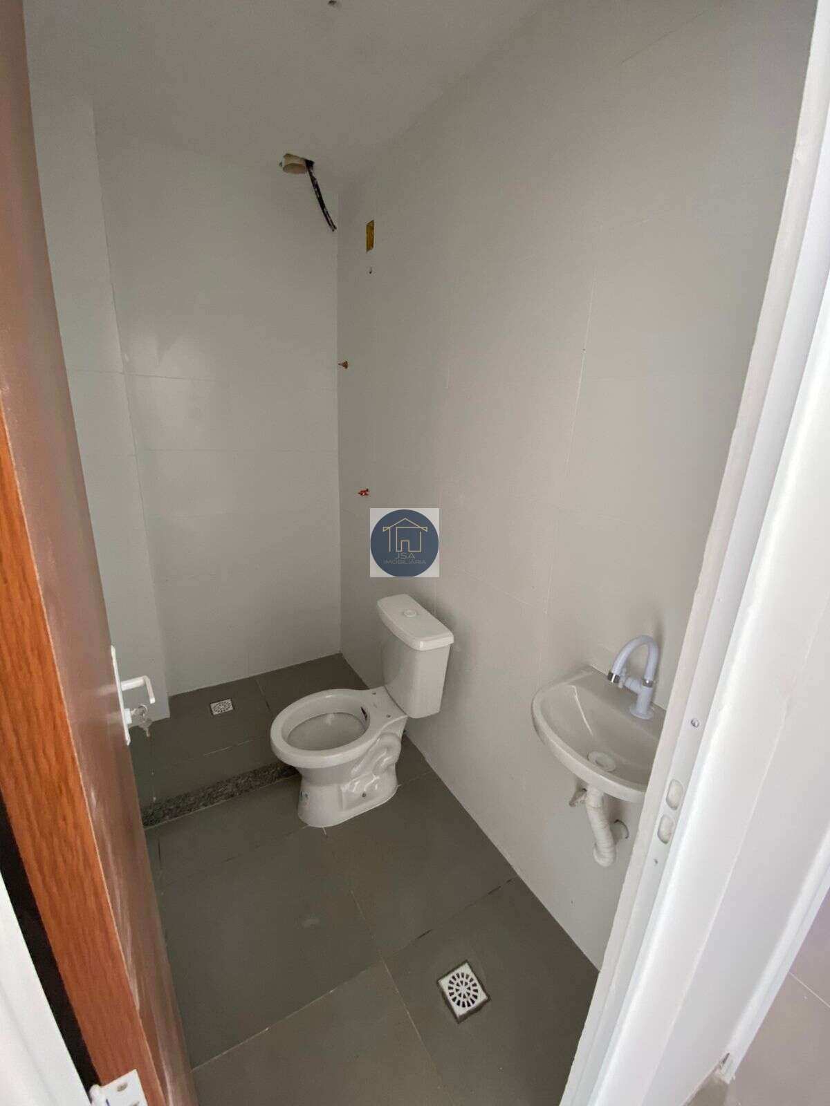 Casa geminada à venda com 1 quarto - MARAMBAIA,