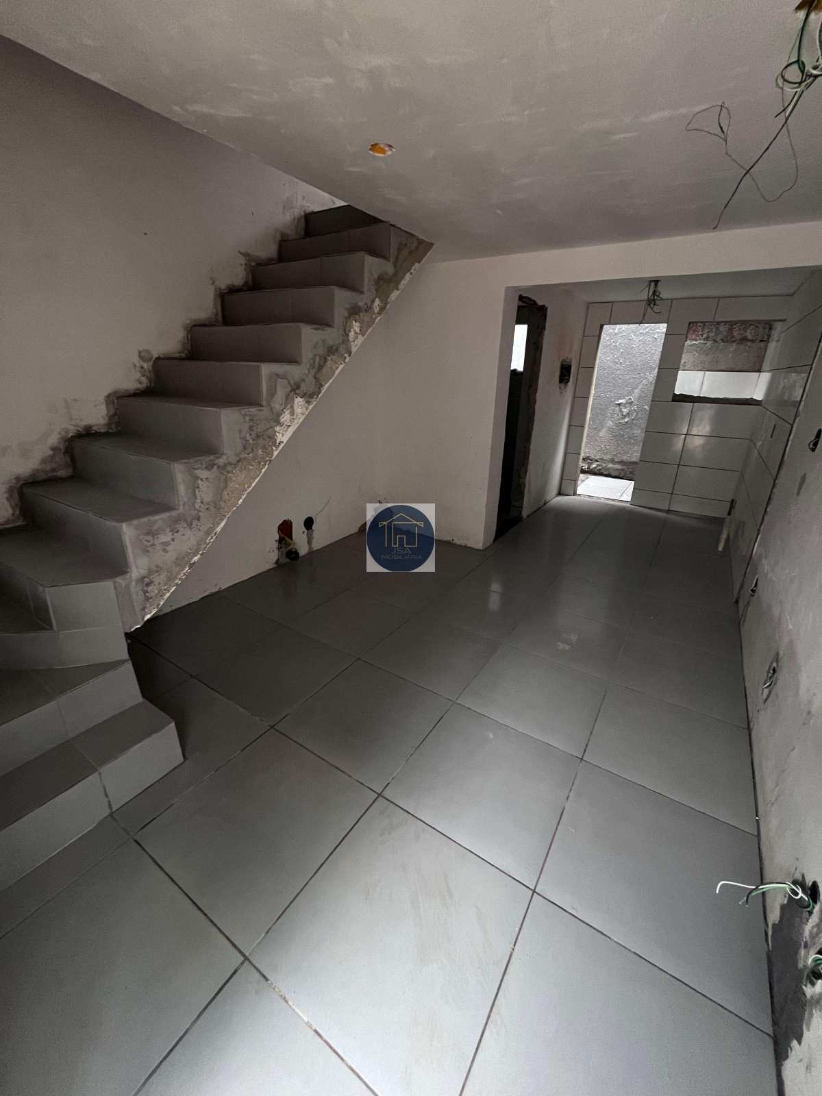 Casa geminada à venda com 2 quartos - LARANJAL,