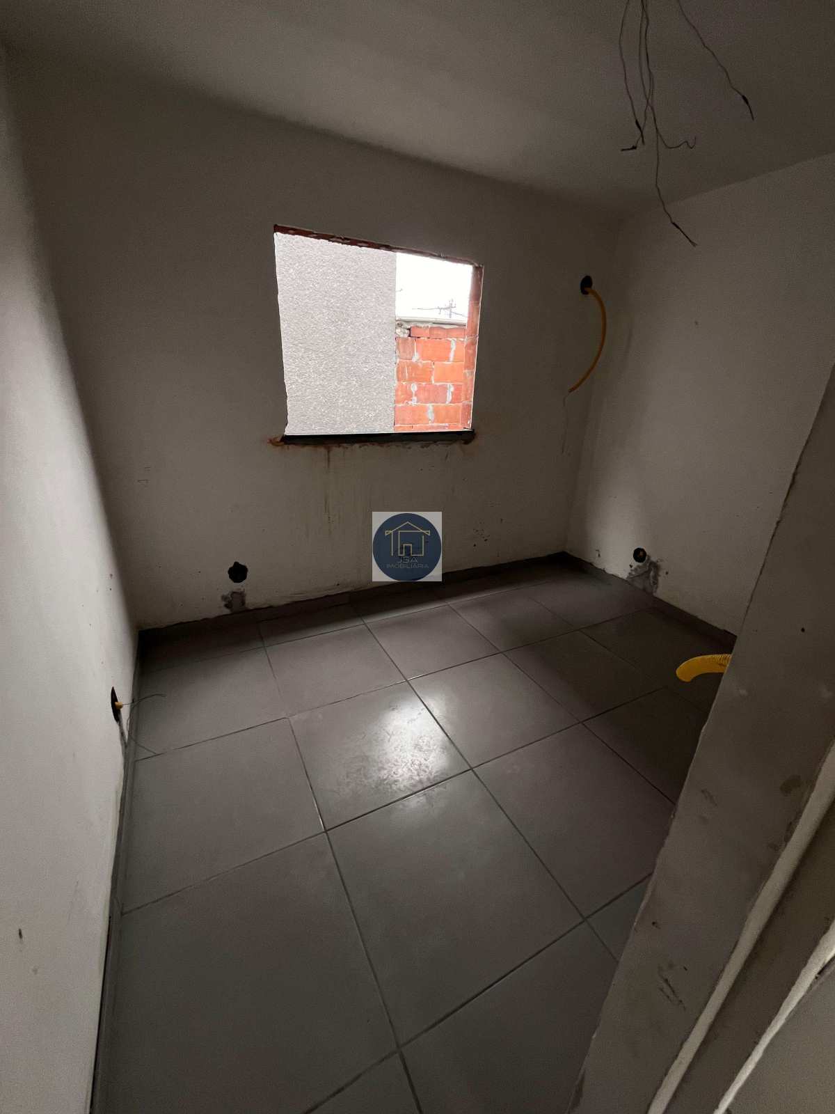 Casa geminada à venda com 2 quartos - LARANJAL,